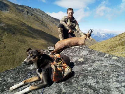 Jesse with his 9" buck